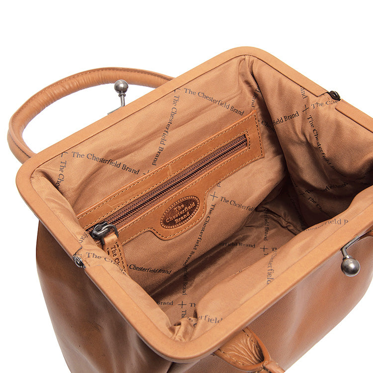 chesterfield-brand-chili-axelremsvaska-cognac-03.jpg