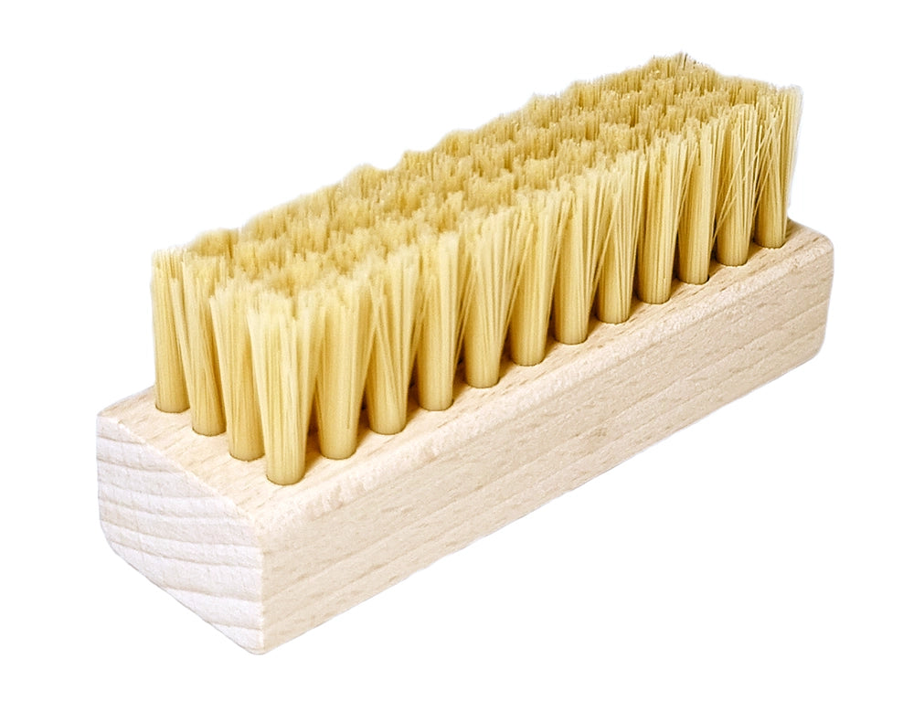produktbild av en liten rengöringsborste i ljust trä