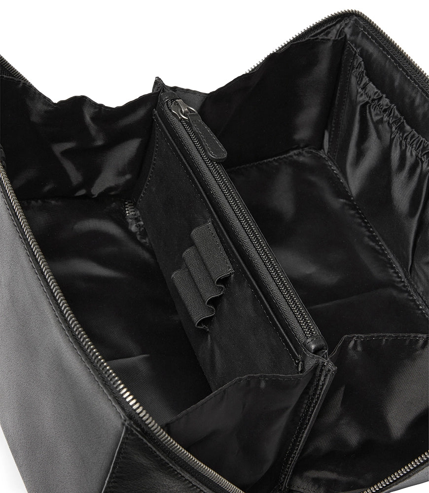 produktbild av svart necessär av modellen visten tillverkad av varumärket saddler