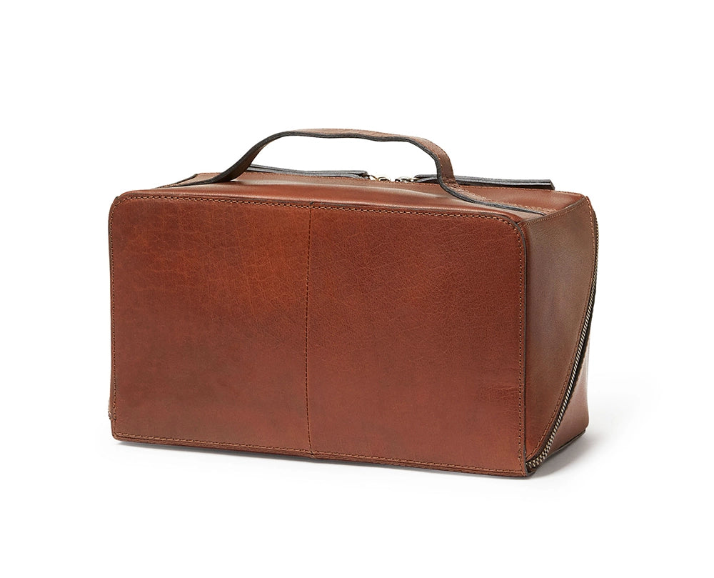 produktbild av brun lädernecessär av modellen visten tillverkad av varumärket saddler