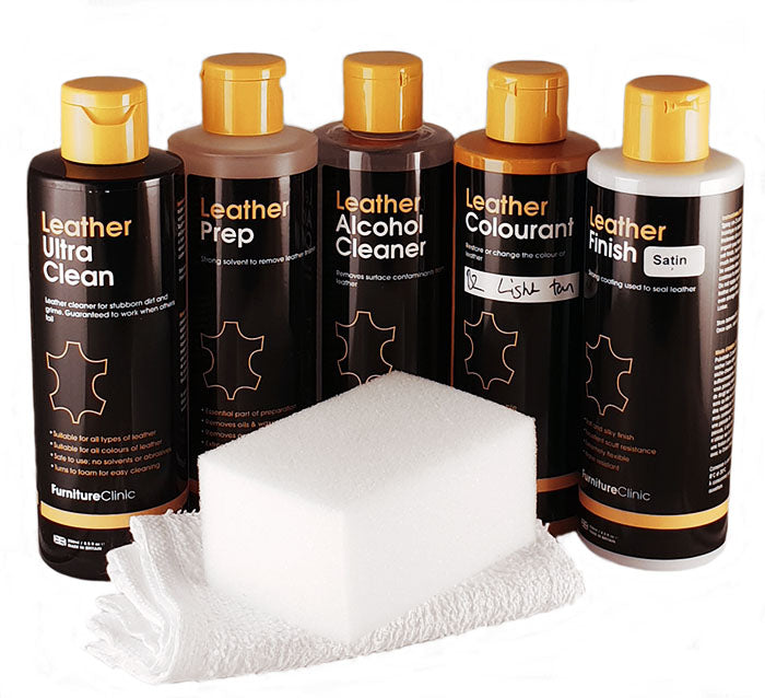 Produktbild föreställande fem flaskor med svart etikett innehållande produkter för att färga läder från varumärket Furniture Clinic